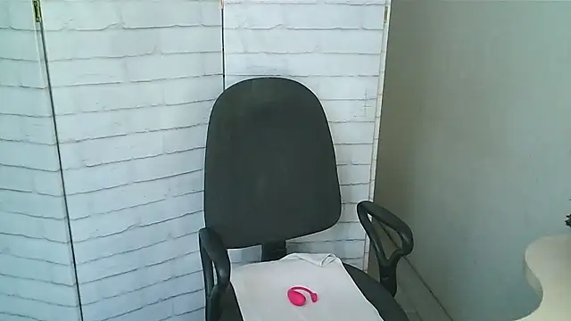 Helen xi  online show from 01-15-26, 05:23