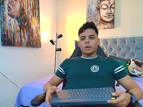 Snapshot of stewart_mateo_ chatting on 09-13-25, 02:55 stewart mateo  online show from 09-13-25, 02:55