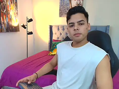 Snapshot of stewart_mateo_ chatting on 09-19-25, 02:24 stewart mateo  online show from 09-19-25, 02:24