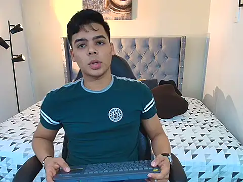 Snapshot of stewart_mateo_ chatting on 09-22-25, 02:02 stewart mateo  online show from 09-22-25, 02:02