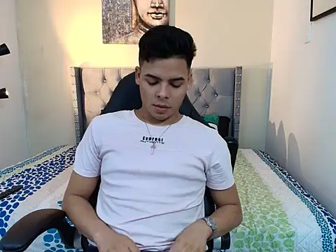 Snapshot of stewart_mateo_ chatting on 10-19-25, 02:12 stewart mateo  online show from 10-19-25, 02:12