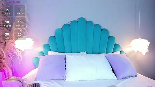 AlassiaHocthner online show from 11-20-25, 12:05