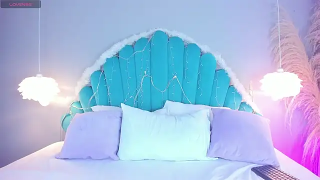 AlassiaHocthner online show from 12-04-25, 12:03