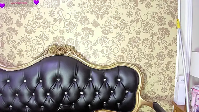 Snapshot of JulitPink chatting on 03-08-26, 02:04 JulitPink online show from 03-08-26, 02:04