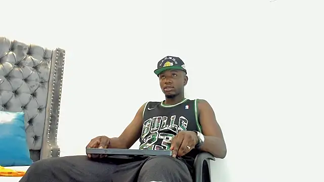 Snapshot of DOUGLAS_099 chatting on 09-25-25, 01:04 DOUGLAS 099 online show from 09-25-25, 01:04