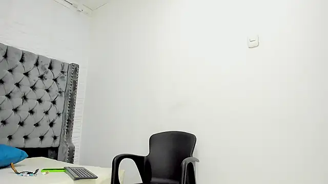 Snapshot of DOUGLAS_099 chatting on 10-01-25, 01:39 DOUGLAS 099 online show from 10-01-25, 01:39