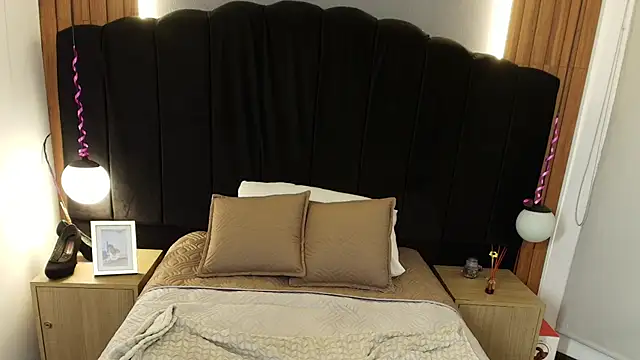 LiaMonroee  online show from 04-21-26, 02:45