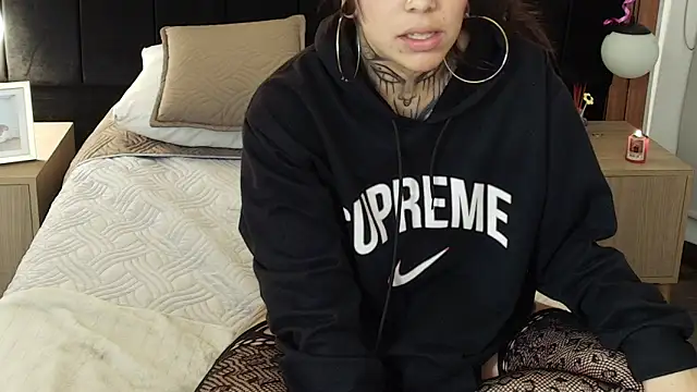 LiaMonroee  online show from 04-24-26, 12:18