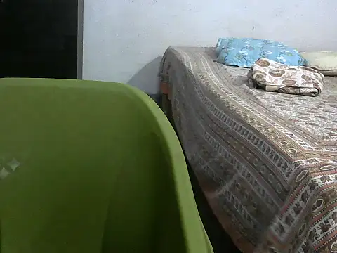 Snapshot of bosemalini chatting on 10-26-25, 06:03 bosemalini online show from 10-26-25, 06:03