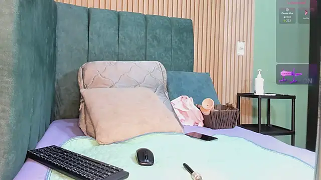 Snapshot of EvelynFoxx- chatting on 11-25-25, 07:03 EvelynFoxx- online show from 11-25-25, 07:03