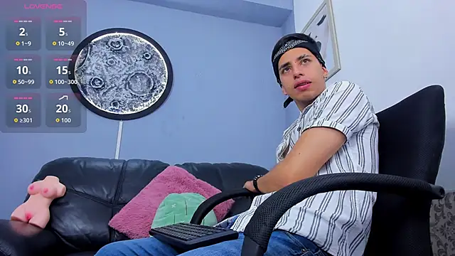 Snapshot of Alexander_gold chatting on 09-15-25, 03:23 Alexander gold online show from 09-15-25, 03:23