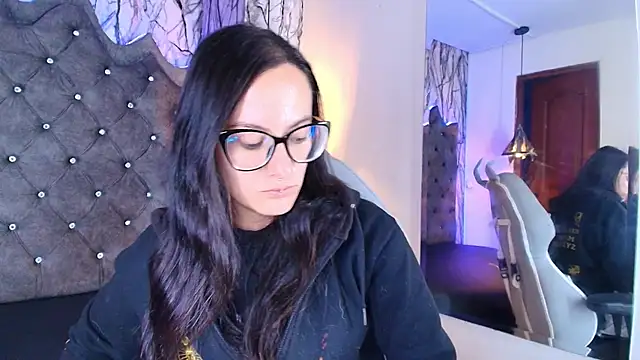 Zami Escobar of online show from 11-15-25, 06:59