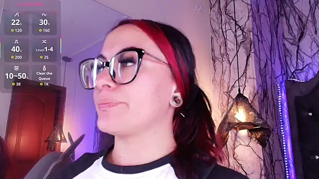 Zami Escobar of online show from 04-26-26, 07:33