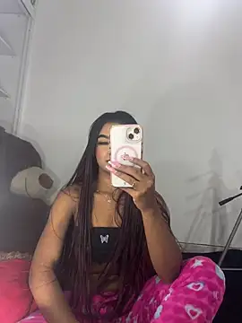 Snapshot of ISABELLAsheet chatting on 10-20-25, 01:17 ISABELLAsheet online show from 10-20-25, 01:17