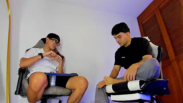 sotooliver3 online show from 04-12-26, 08:36
