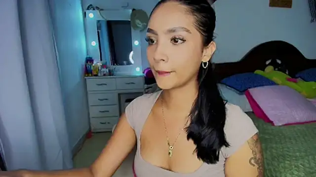 mia yireth online show from 10-19-25, 12:33