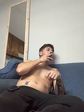 Snapshot of Snakes131 chatting on 09-15-25, 08:42 Snakes131 online show from 09-15-25, 08:42