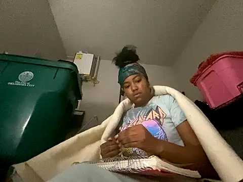 princesslivv online show from 10-28-25, 08:22