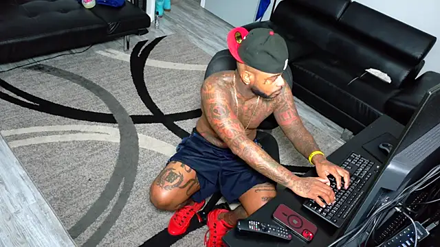 SLANGONDEMHOES online show from 12-21-25, 06:04