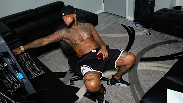 SLANGONDEMHOES online show from 02-06-26, 01:03