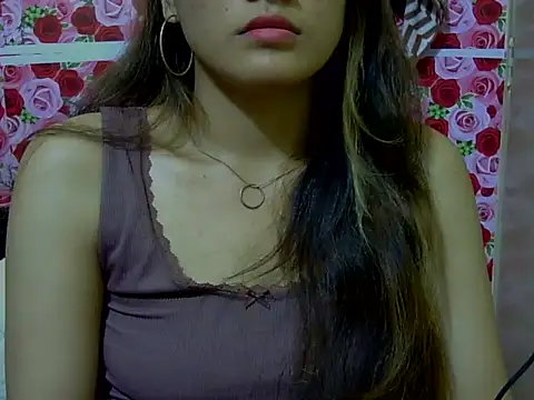 Snapshot of Amira90 chatting on 09-09-25, 02:05 Amira90 online show from 09-09-25, 02:05