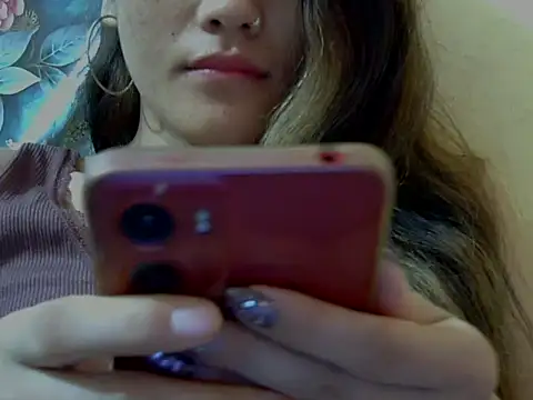 Snapshot of Amira90 chatting on 09-10-25, 02:11 Amira90 online show from 09-10-25, 02:11