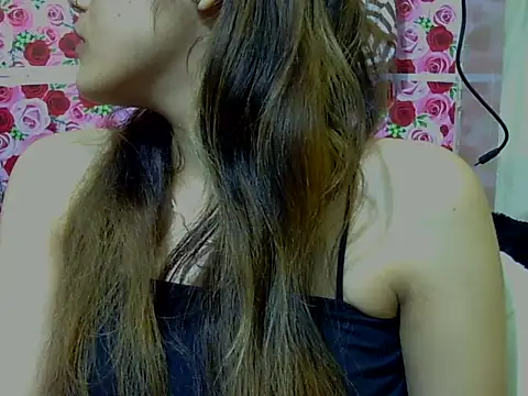 Snapshot of Amira90 chatting on 09-11-25, 06:46 Amira90 online show from 09-11-25, 06:46