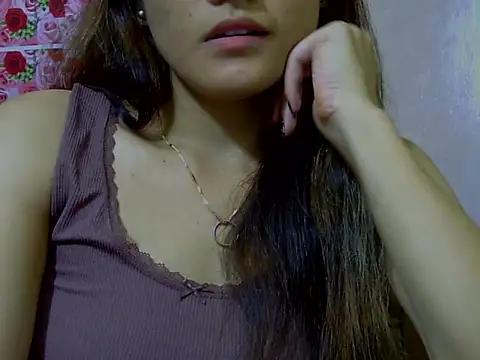 Snapshot of Amira90 chatting on 09-12-25, 09:42 Amira90 online show from 09-12-25, 09:42