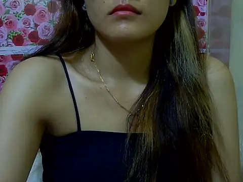 Snapshot of Amira90 chatting on 09-14-25, 12:43 Amira90 online show from 09-14-25, 12:43