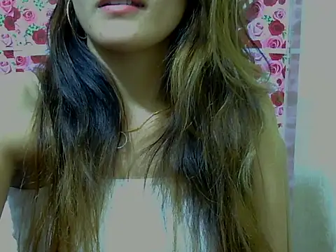 Snapshot of Amira90 chatting on 09-16-25, 07:04 Amira90 online show from 09-16-25, 07:04