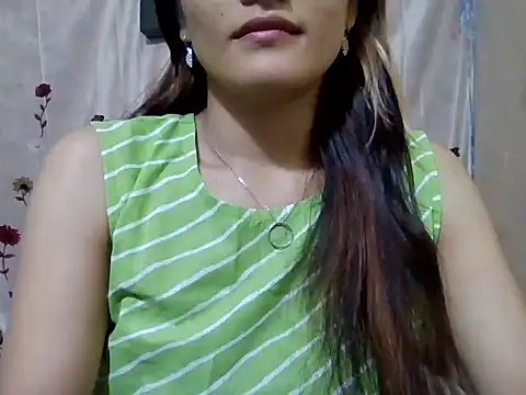 Snapshot of Amira90 chatting on 10-26-25, 07:47 Amira90 online show from 10-26-25, 07:47