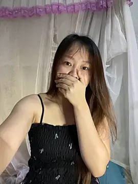 Snapshot of Hinne07 chatting on 09-23-25, 12:13 Hinne07 online show from 09-23-25, 12:13