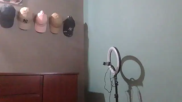 Snapshot of Pocahontas_tw chatting on 11-11-25, 01:44 Pocahontas tw online show from 11-11-25, 01:44