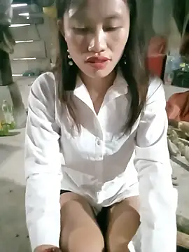Snapshot of rubi_bae chatting on 05-17-26, 11:56 rubi bae online show from 05-17-26, 11:56