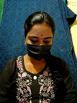 Snapshot of mini-queen chatting on 11-01-25, 03:03 mini-queen online show from 11-01-25, 03:03