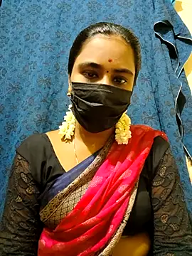 Snapshot of mini-queen chatting on 11-06-25, 07:42 mini-queen online show from 11-06-25, 07:42