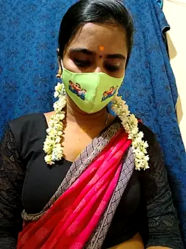 Snapshot of mini-queen chatting on 11-15-25, 06:48 mini-queen online show from 11-15-25, 06:48