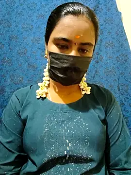 Snapshot of mini-queen chatting on 11-30-25, 09:02 mini-queen online show from 11-30-25, 09:02