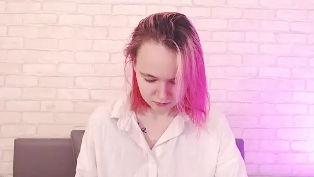 Ericha Stone online show from 12-17-25, 01:33