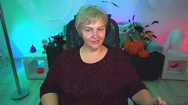 MaryMogan online show from 10-24-25, 04:09