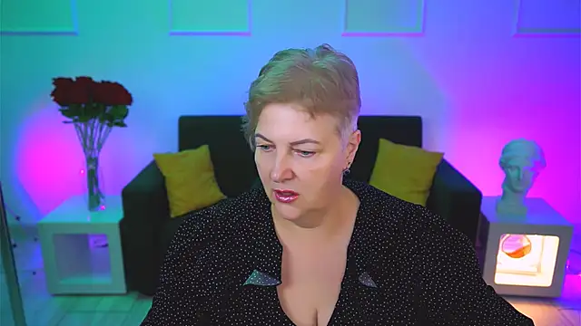 MaryMogan online show from 11-10-25, 04:22