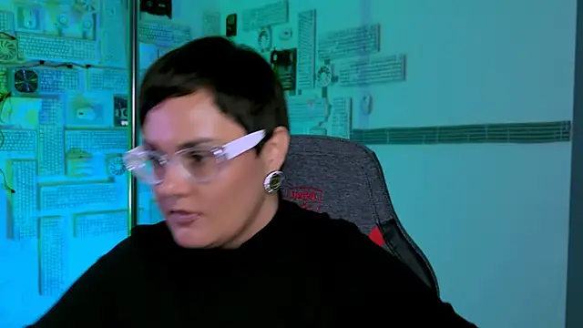 Snapshot of LauraDavidsons chatting on 09-28-25, 04:12 LauraDavidsons online show from 09-28-25, 04:12