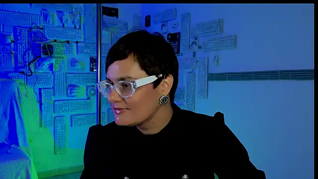 Snapshot of LauraDavidsons chatting on 10-05-25, 04:05 LauraDavidsons online show from 10-05-25, 04:05