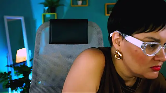 Snapshot of LauraDavidsons chatting on 11-16-25, 06:35 LauraDavidsons online show from 11-16-25, 06:35