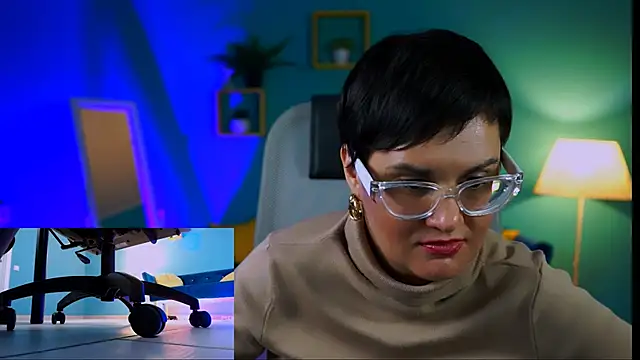 Snapshot of LauraDavidsons chatting on 11-30-25, 04:11 LauraDavidsons online show from 11-30-25, 04:11