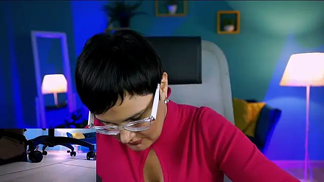 Snapshot of LauraDavidsons chatting on 12-14-25, 07:29 LauraDavidsons online show from 12-14-25, 07:29