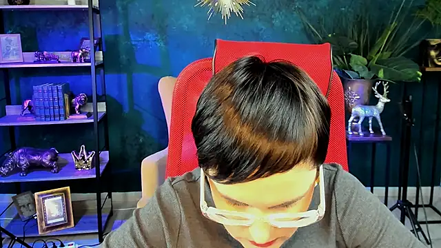 LauraDavidsons online show from 12-21-25, 06:59