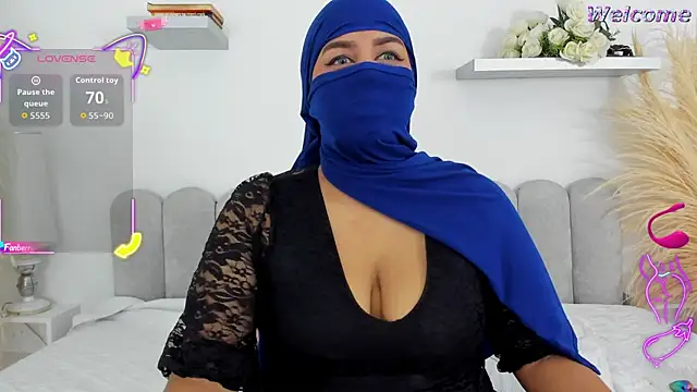 Snapshot of Kadira_ chatting on 10-04-25, 11:41 Kadira online show from 10-04-25, 11:41
