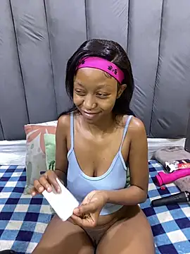 SexyPetitex25 online show from 04-26-26, 07:22