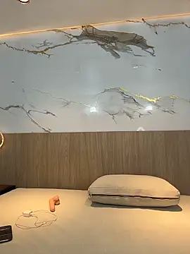 Snapshot of emily_browne chatting on 12-17-25, 07:20 emily browne online show from 12-17-25, 07:20